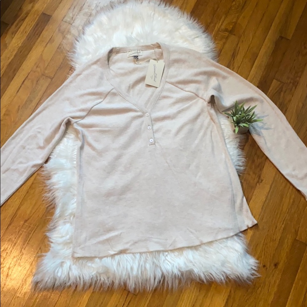 Women’s Universal Thread V-Neck Long Sleeve